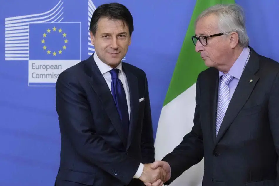 Giuseppe Conte e Jean-Claude Juncker (Ansa)