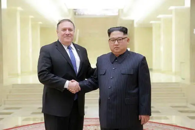 Il segretario di Stato Mike Pompeo e Kim Jong-un