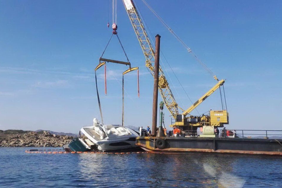 Porto Cervo, recuperato lo yacht di 22 metri che si era incagliato