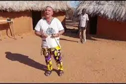 Don Carlo in Tanzania (foto Facebook)