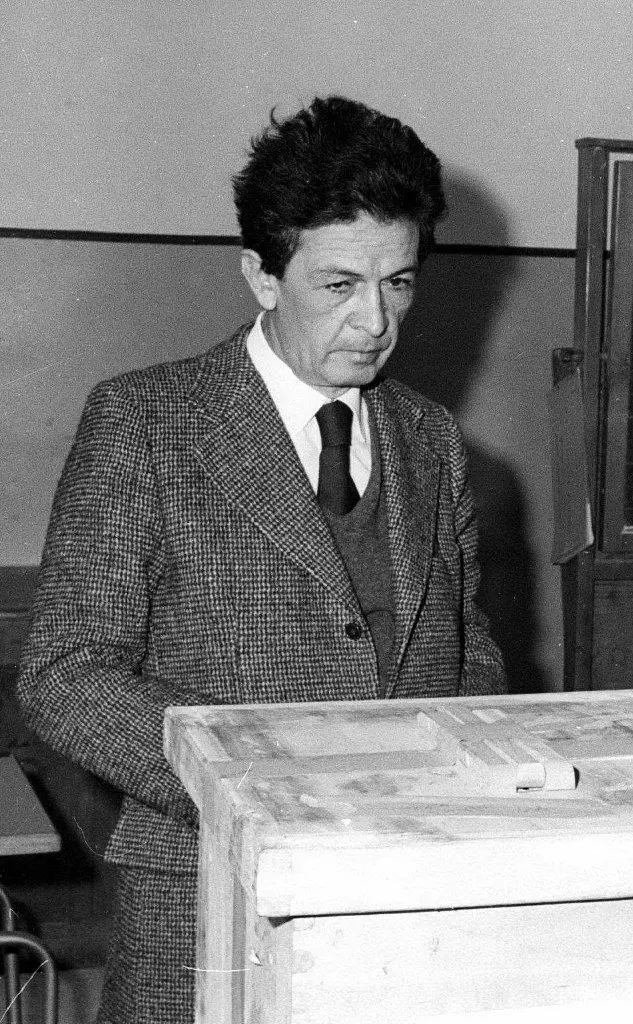 A un seggio elettorale nel 1974