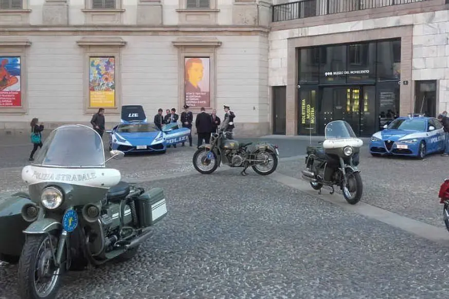Oggi a Milano le celebrazioni per i 70 anni della Polizia stradale