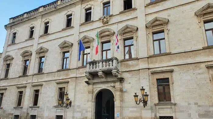 https://immagini.unionesarda.it/version/c:ZjhhZWUyMWItZjg2YS00:NGEyMDAzNjEtZTQ0YS00/image.webp?f=16:9