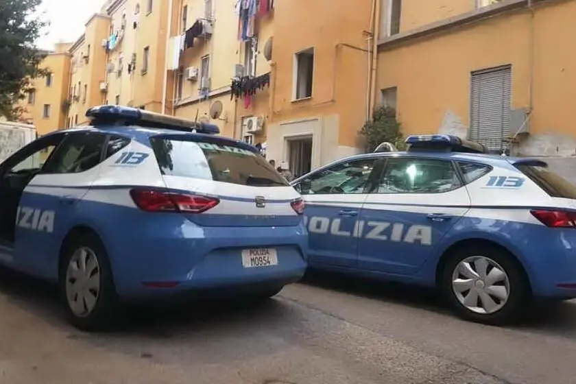 Polizia nel quartiere San Michele (Archivio L'Unione Sarda)