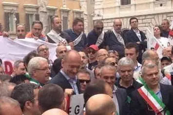 La manifestazione pro zona franca con l'allora presidente Cappellacci