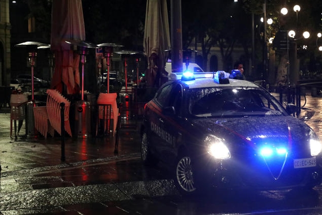 Carabinieri control the area of bars and restaurants around the Arco della Pace on the first night of curfew, from 11 pm to 5 am, decreed by the president of the Lombardy region Attilio Fontana to face the second wave of the Coronavirus epidemic, Milan 23 October 2020. ANSA / MATTEO BAZZI