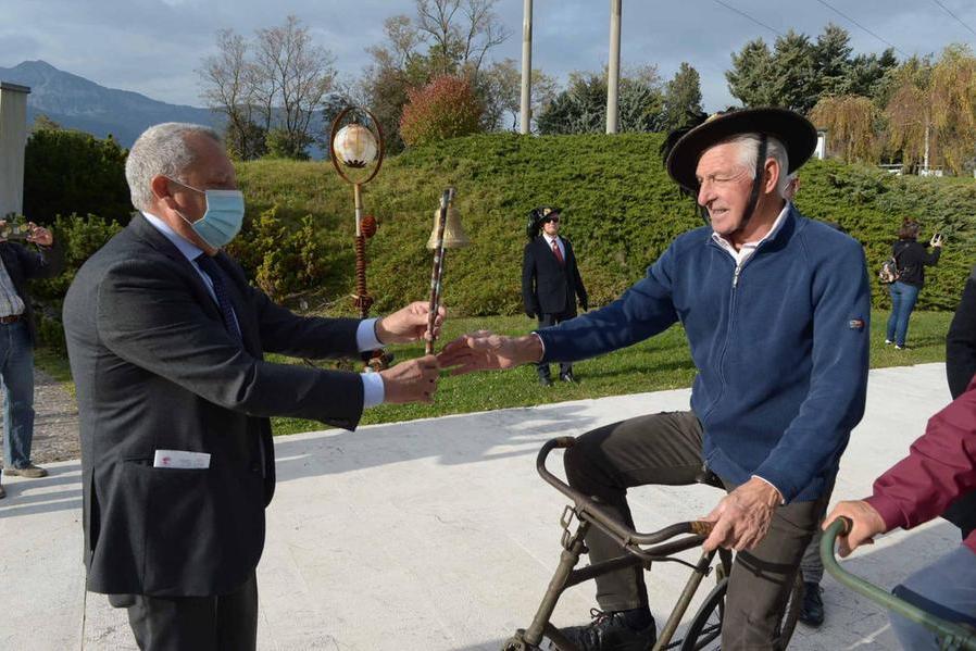 Francesco Moser oggi: qui a Rovereto nella Staffetta per il centenario del Milite Ignoto (Ansa)