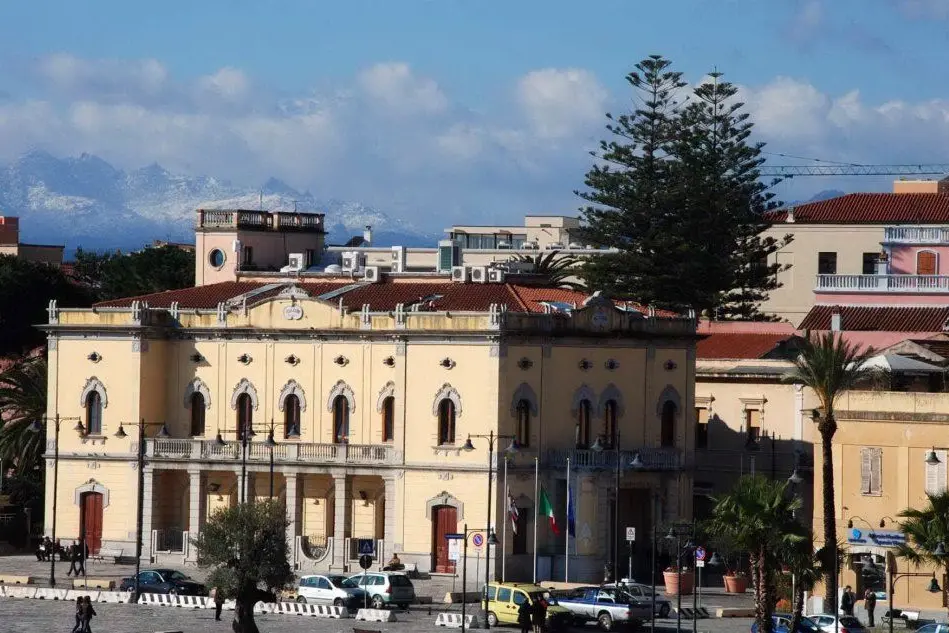 Il municipio e Corso Umberto a Olbia