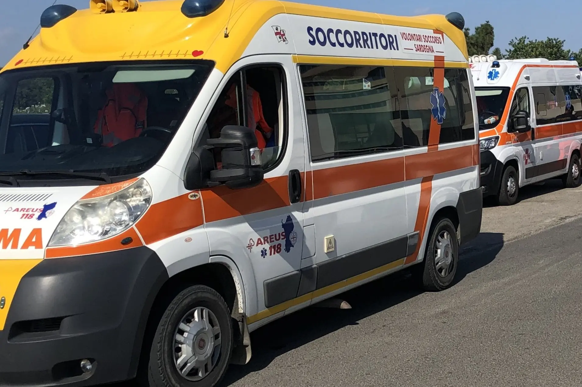 Due ambulanze di Areus