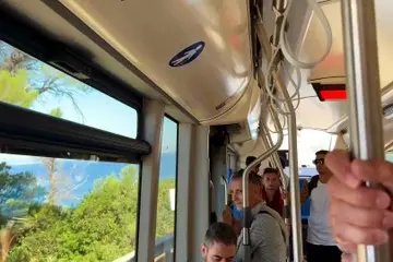 Bus verso le spiagge di Quartu, buona la prima: esordio con tanti giovani diretti a Mari Pintau