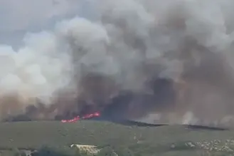 La collina in fiamme (foto Fabrizio Culurgioni)
