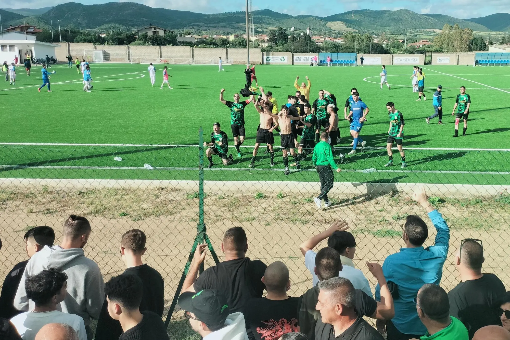 La festa dell'Atletico Masainas. (Foto a. s.)