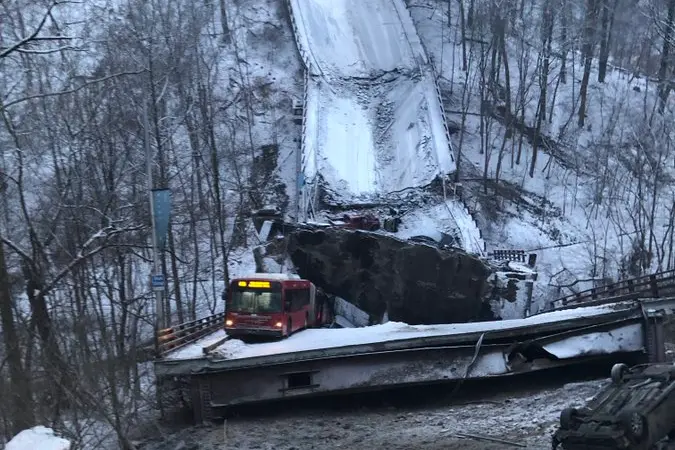 Il ponte crollato (Pittsburgh Public Safety)