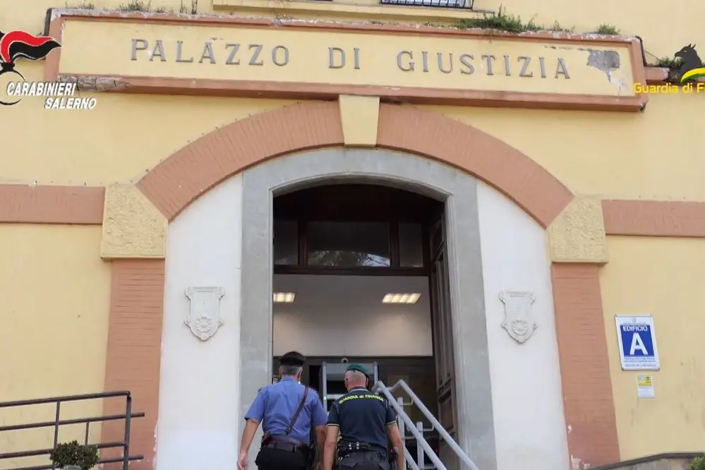 Il tribunale (fermo immagine)