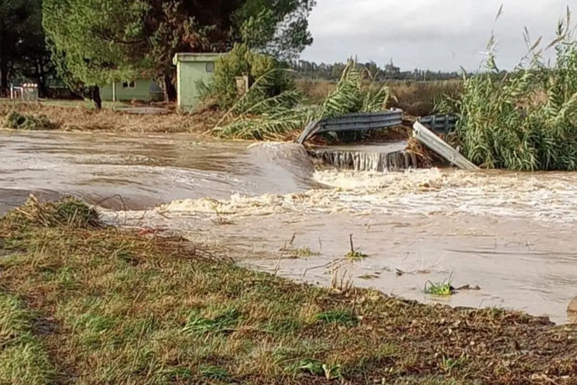 Ponte de Sa Taba crollato nel rio Malu (foto Scanu)