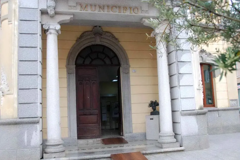 L'ingresso del municipio
