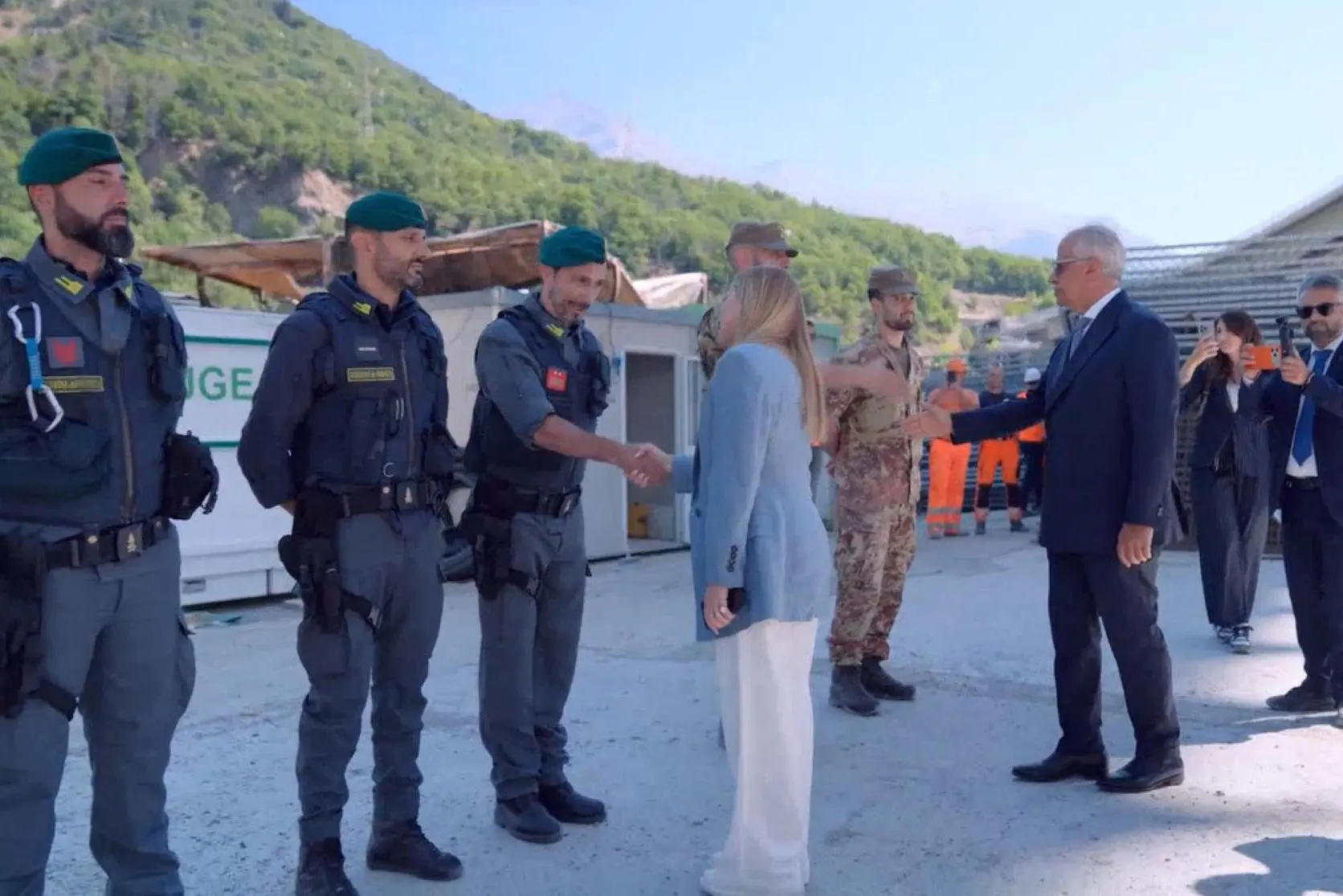 Meloni in Val di Susa (foto via Ansa)