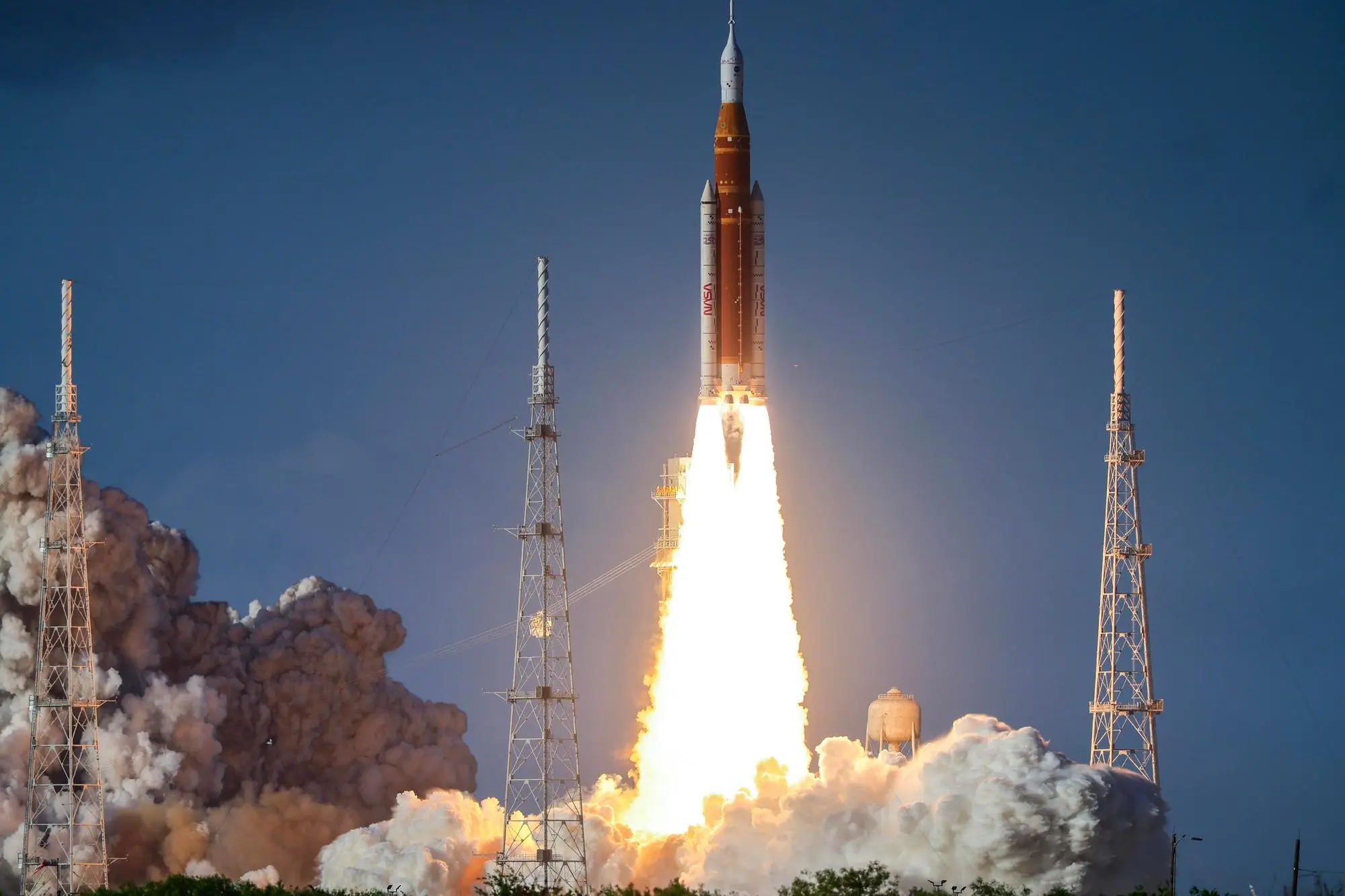 La partenza della missione Artemis II (Ansa - EPA/CRISTOBAL HERRERA-ULASHKEVICH)