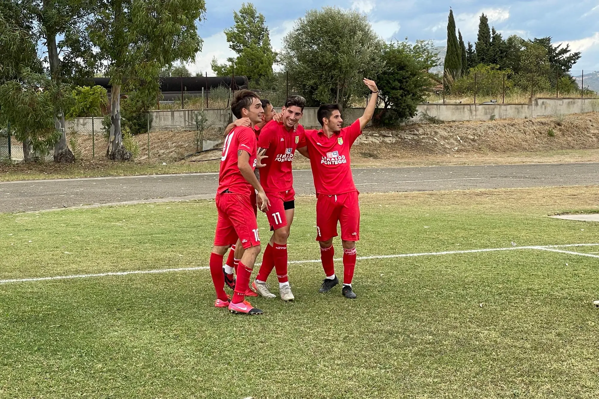 Un’esultanza della Villacidrese: la squadra di Graziano Mannu anticipa sabato 8 contro la Ferrini (foto Spignesi)