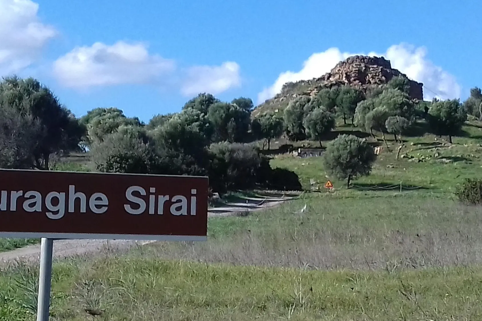 Il nuraghe Sirai di Carbonia (foto Scano)