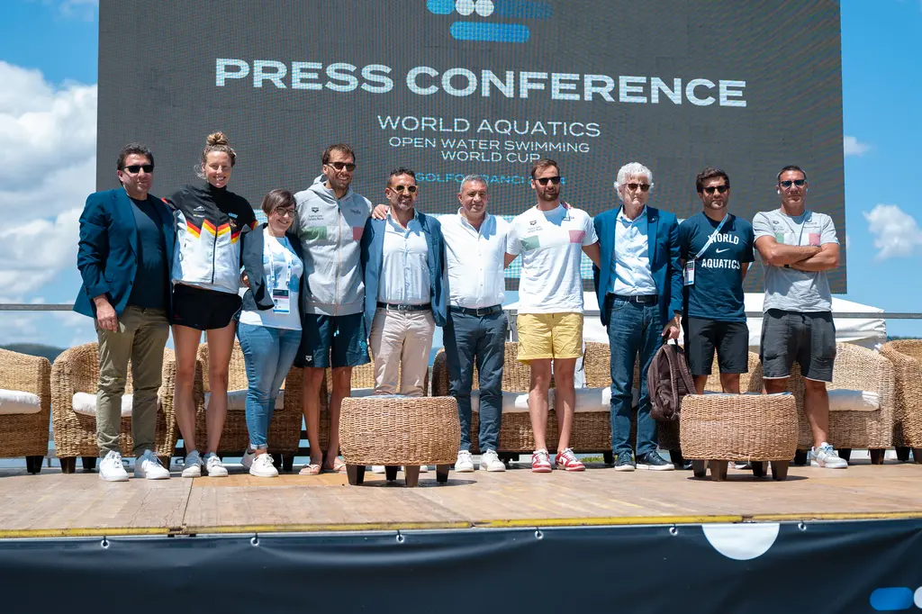 Foto di gruppo della Coppa del mondo di nuoto in acque libere (foto Mattia Uldank)