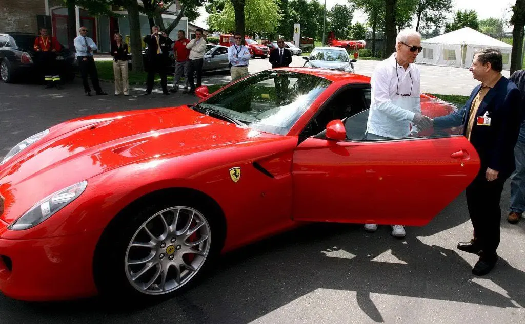 L'attore Paul Newman con l'allora team principal della Ferrari, Jean Todt
