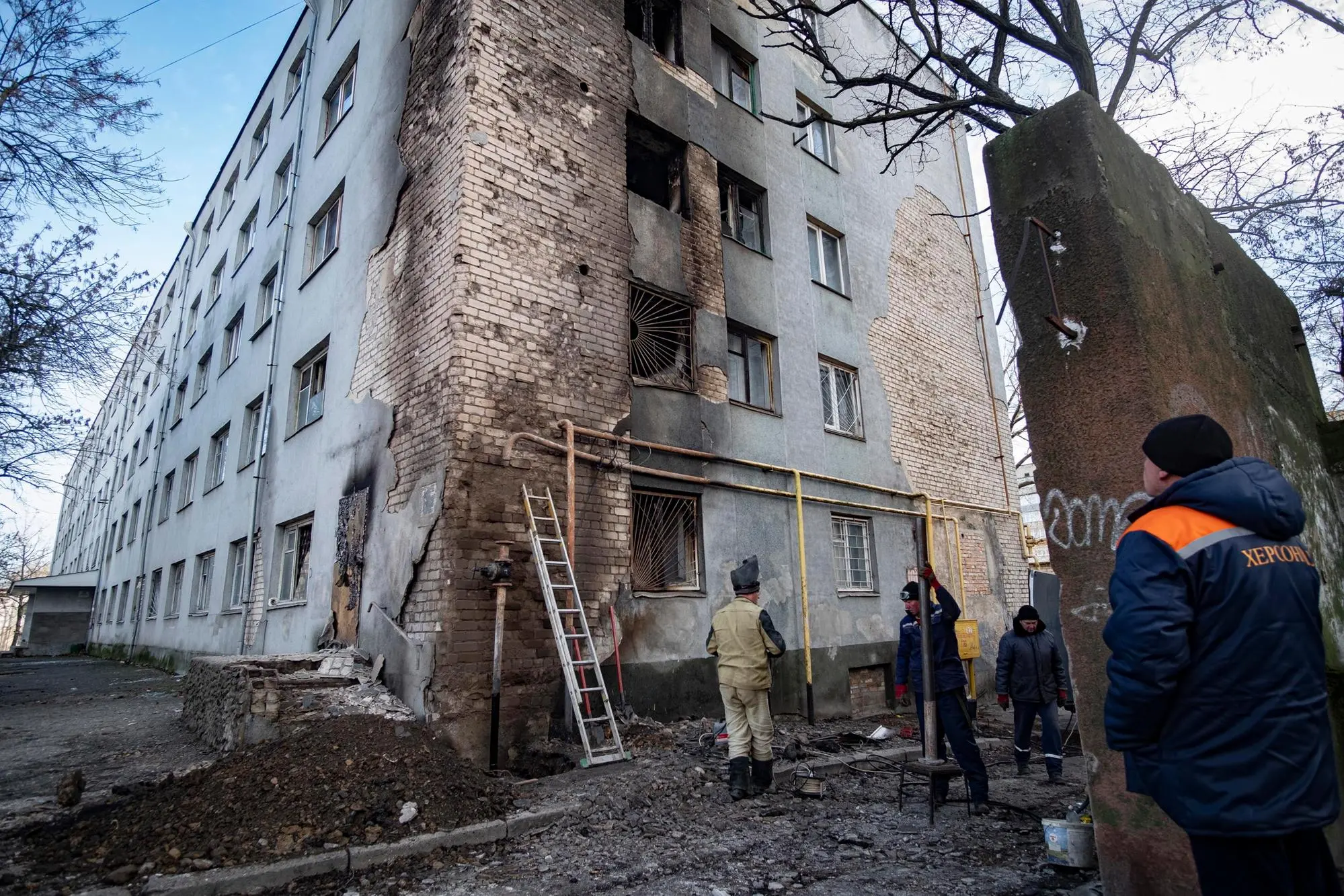Un edificio distrutto a Kherson (Ansa)