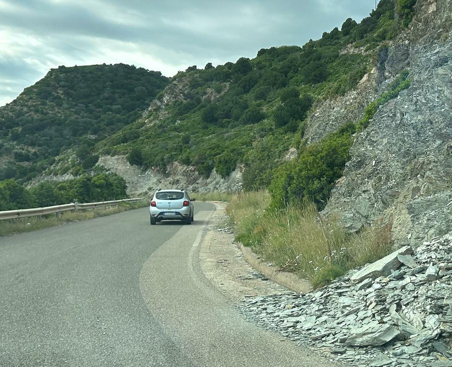 Via al cantiere per la pulizia della strada provinciale 71