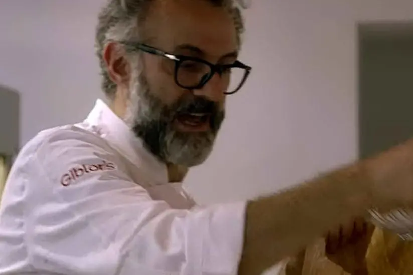 Massimo Bottura in un frame del docufilm