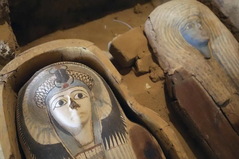 Un'immagine del prezioso ritrovamento a Giza (Ansa)