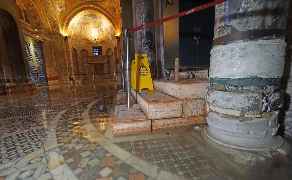 Acqua alta a Venezia, danni alla Basilica di San Marco