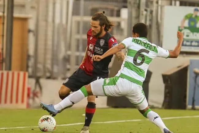 Nandez in azione contro il Sassuolo (Ansa)