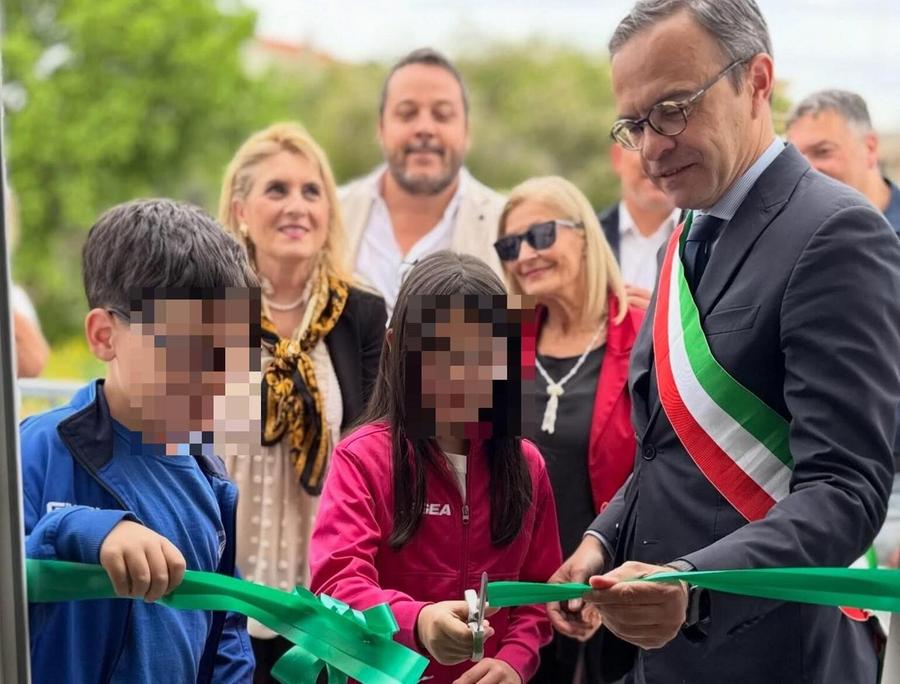 Pochi bimbi ma scuole più belle