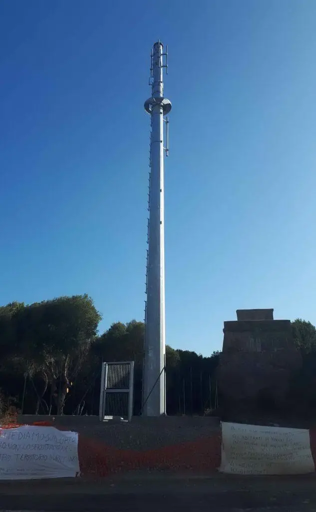 L'antenna (foto L'Unione Sarda - Pani)