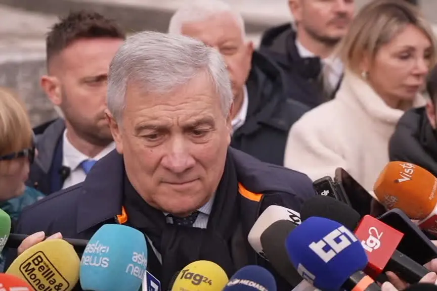 Iran, Tajani lancia appello per "no a pena di morte" come repressione