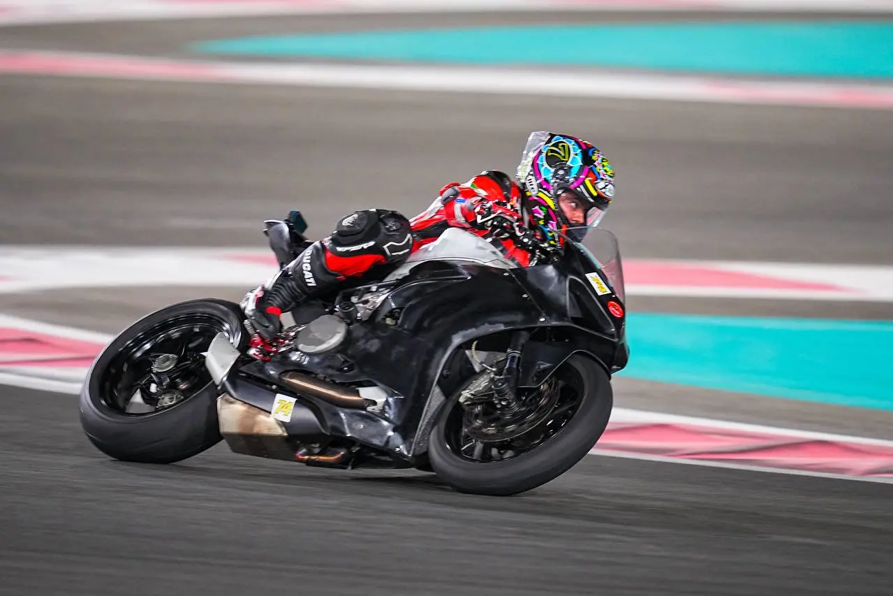 Alessandro Cannas in sella alla sua Ducati a Dubai (foto concessa)