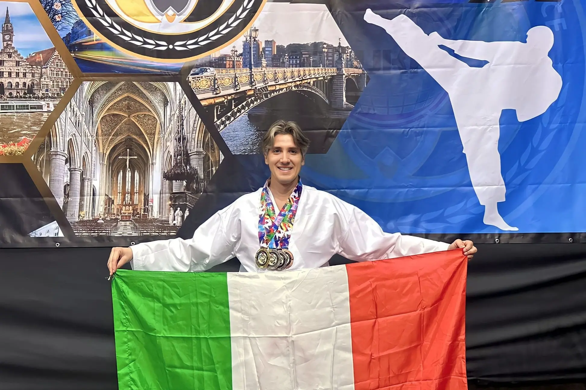 Gino Emanuele Melis con le medaglie conquistate al Campionato Europeo WKA (foto concessa)