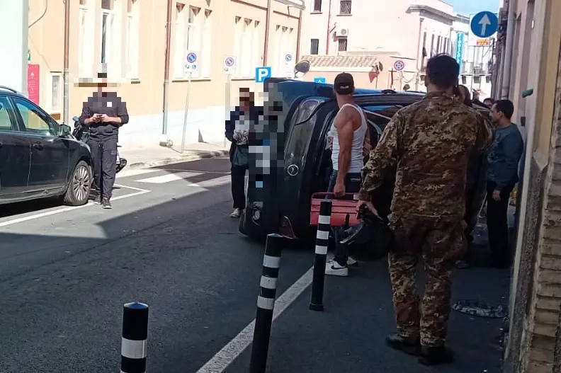 L'auto ribaltata