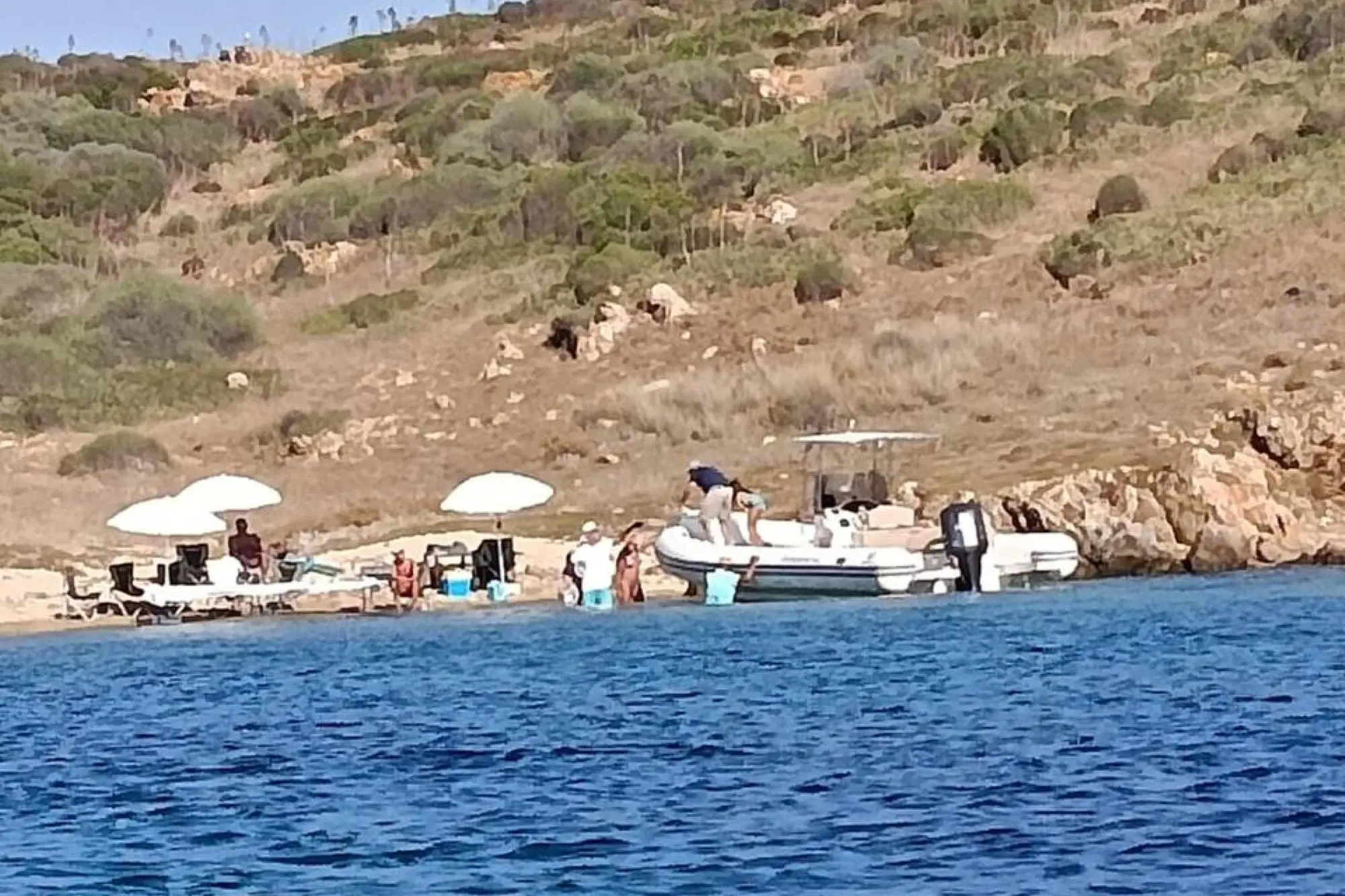 Uno "sbarco" alla Maddalena in una foto d'archivio
