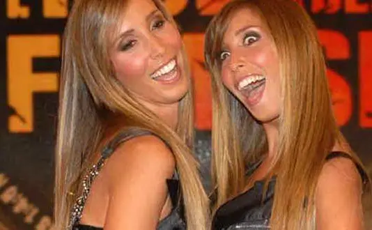 Le gemelle De Vivo, anche loro ospiti nella casa di Berlusconi