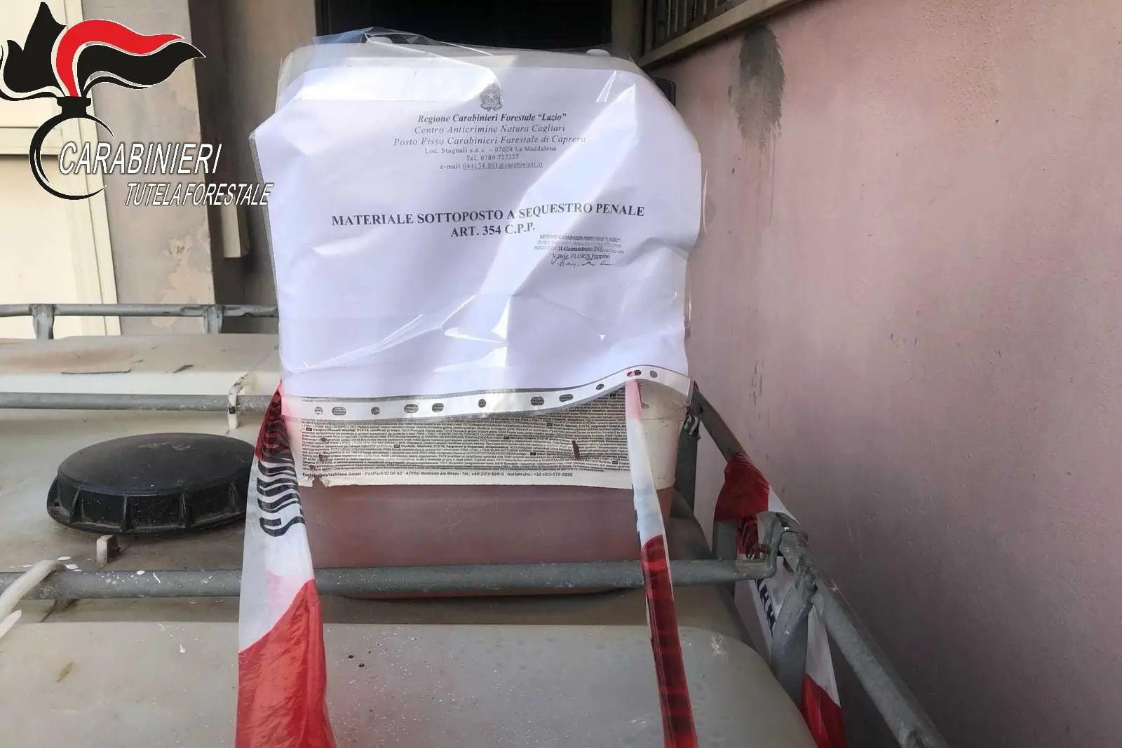 I contenitori sequestrati a Caprera