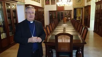 L'arcivescovo di Oristano Roberto Carboni (foto archivio Unione Sarda)