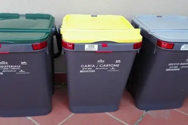 "Smaltimento rifiuti a Cagliari, ma davvero è così difficile?" (immagine simbolo, foto Ansa)