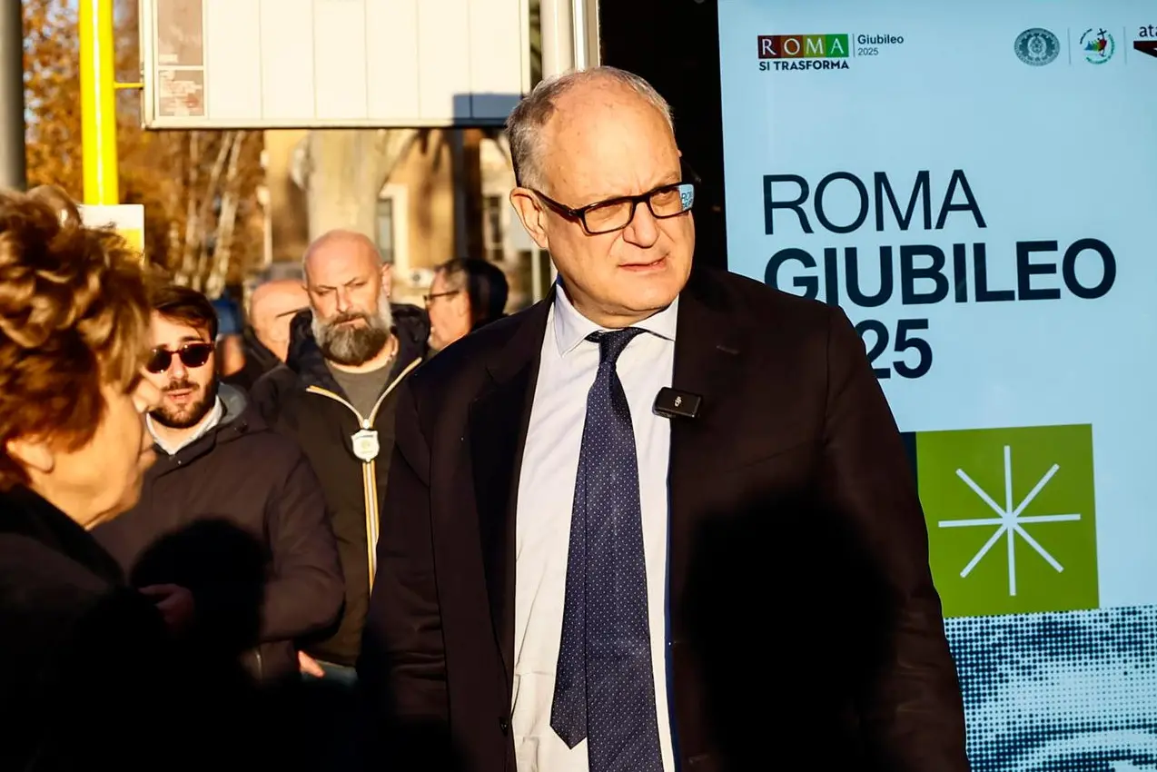 Il sindaco di Roma Roberto Gualtieri all’inaugurazione di piazzale Porta Pia (foto Ansa)