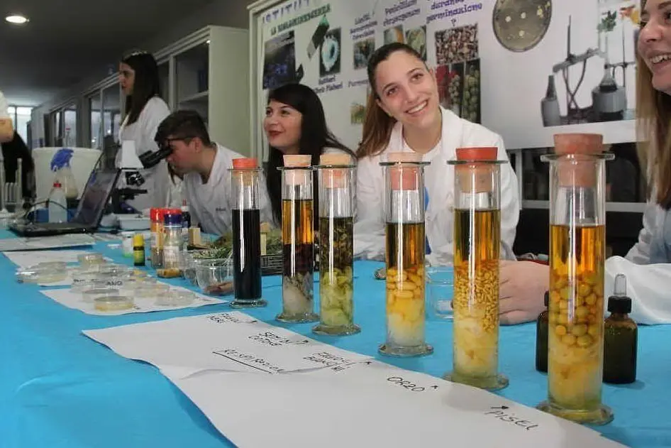 Alcuni degli studenti impegnati nella rassegna di Sassari