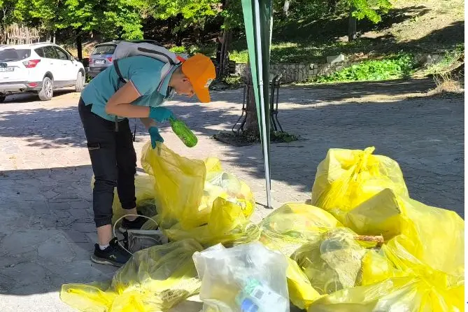 Bustoni di rifiuti raccolti a Codrongianos (foto concessa)