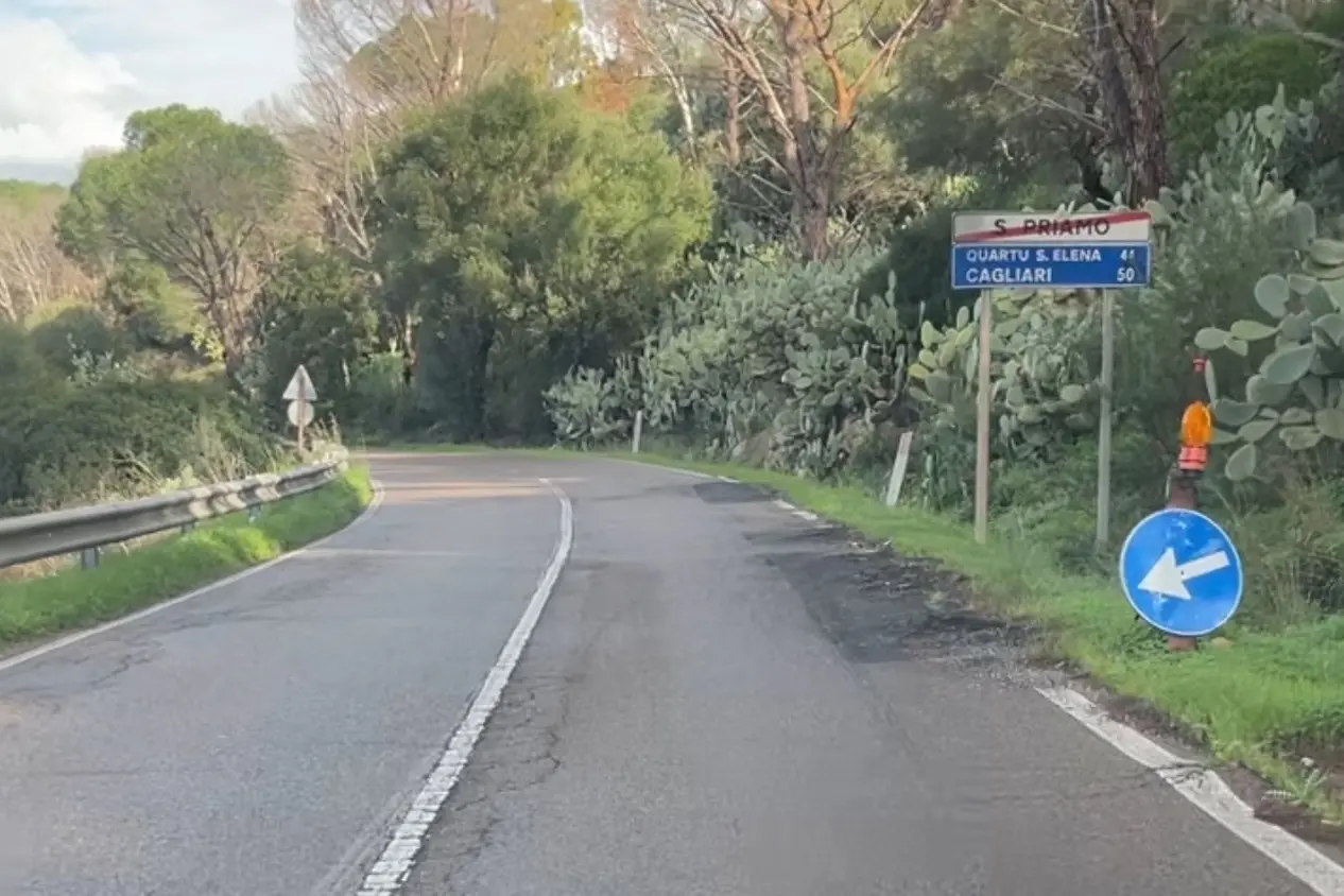 La strada dissestata a San Priamo (foto Agus)