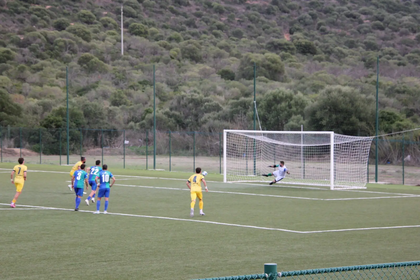 Una gara del Villasimius: in gol Ragazzu su rigore