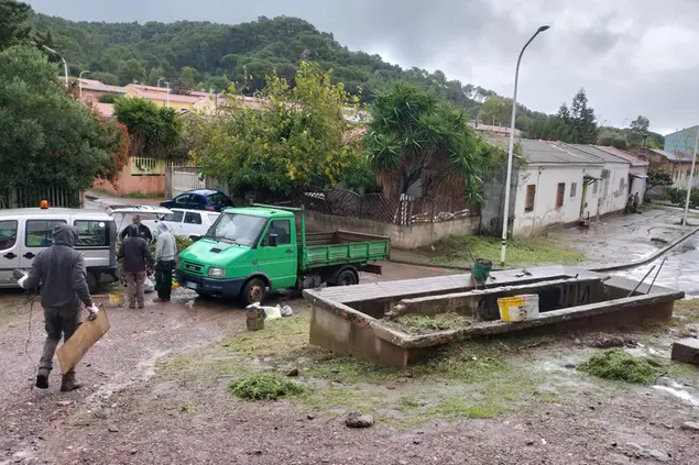 L'intervento nell'antico lavatoio di Rosmarino (foto Scano)