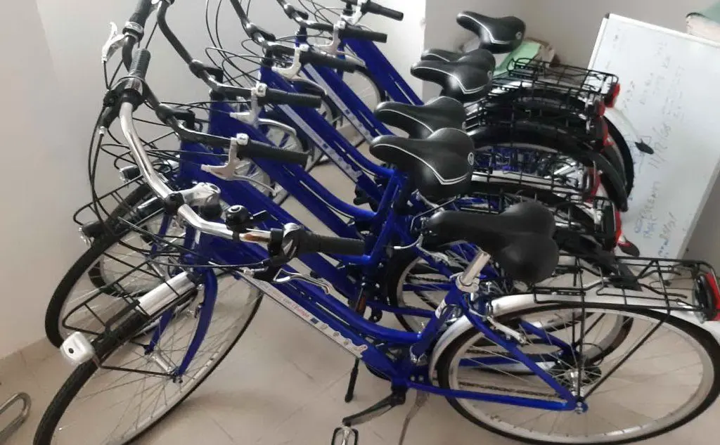 Le biciclette ferme in Comune